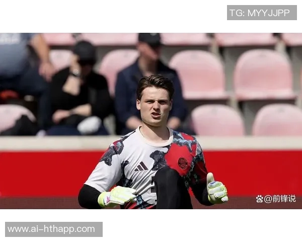 拜仁海报热身美因茨之战阿方索戴维斯独自亮相展现风采