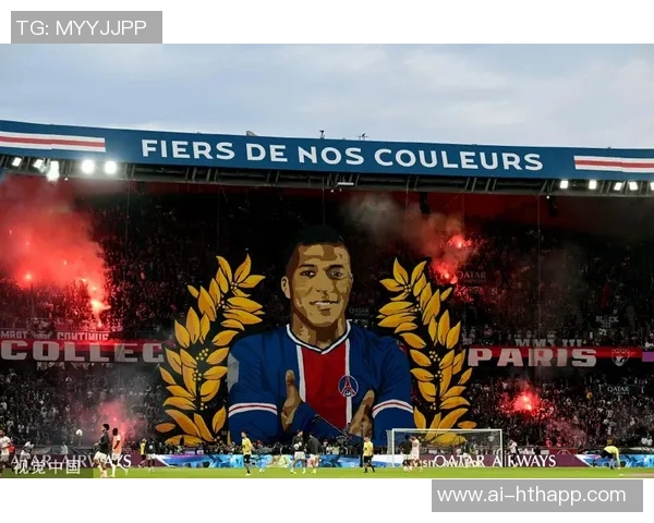 巴黎圣日耳曼主场TIFO致敬十年前巴黎恐袭遇难者的深情纪念